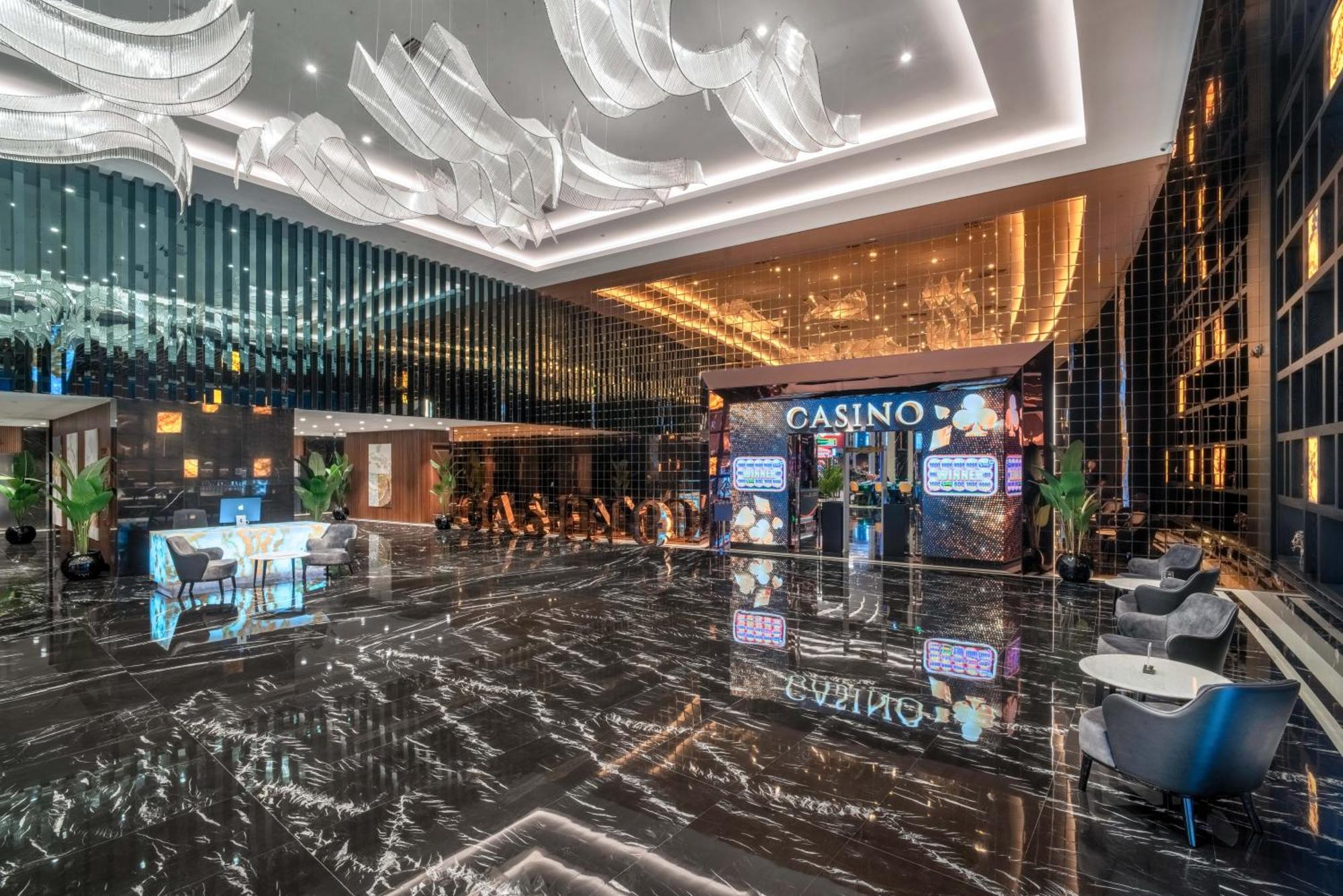 Grand Sapphire Resort & Casino Trikomo Exterior photo