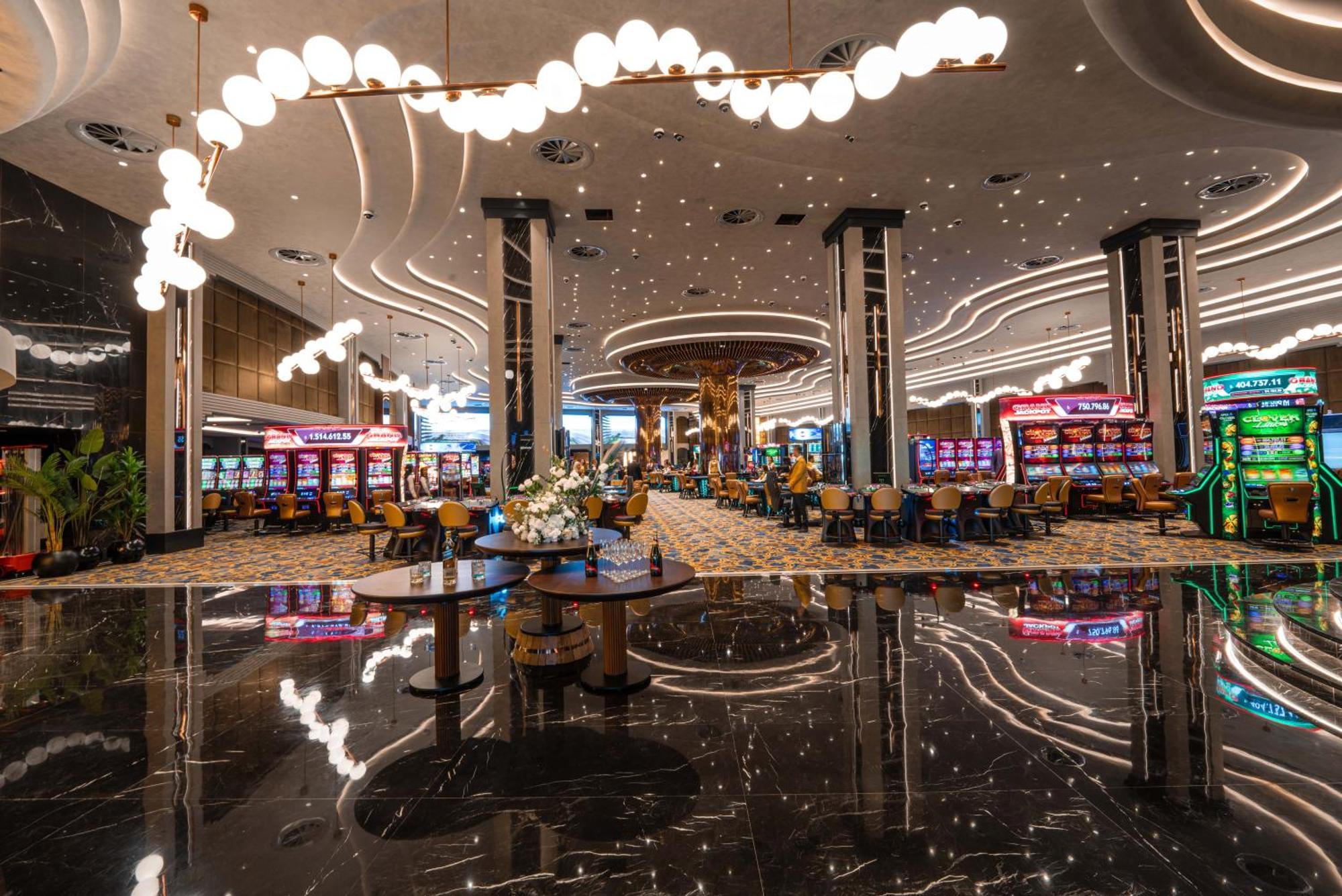 Grand Sapphire Resort & Casino Trikomo Exterior photo